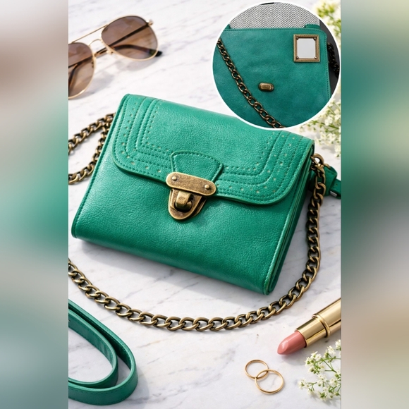 Steve Madden Handbags - Steve Madden Green Crossbody Bag with Chain Strap